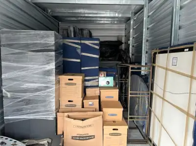 On vous offre un service de déménagement avec un grand camion de 26 pieds. Contactez nous pour une e...