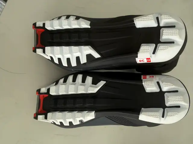 Rossignol cross country ski boot  in Ski in Edmonton - Image 4