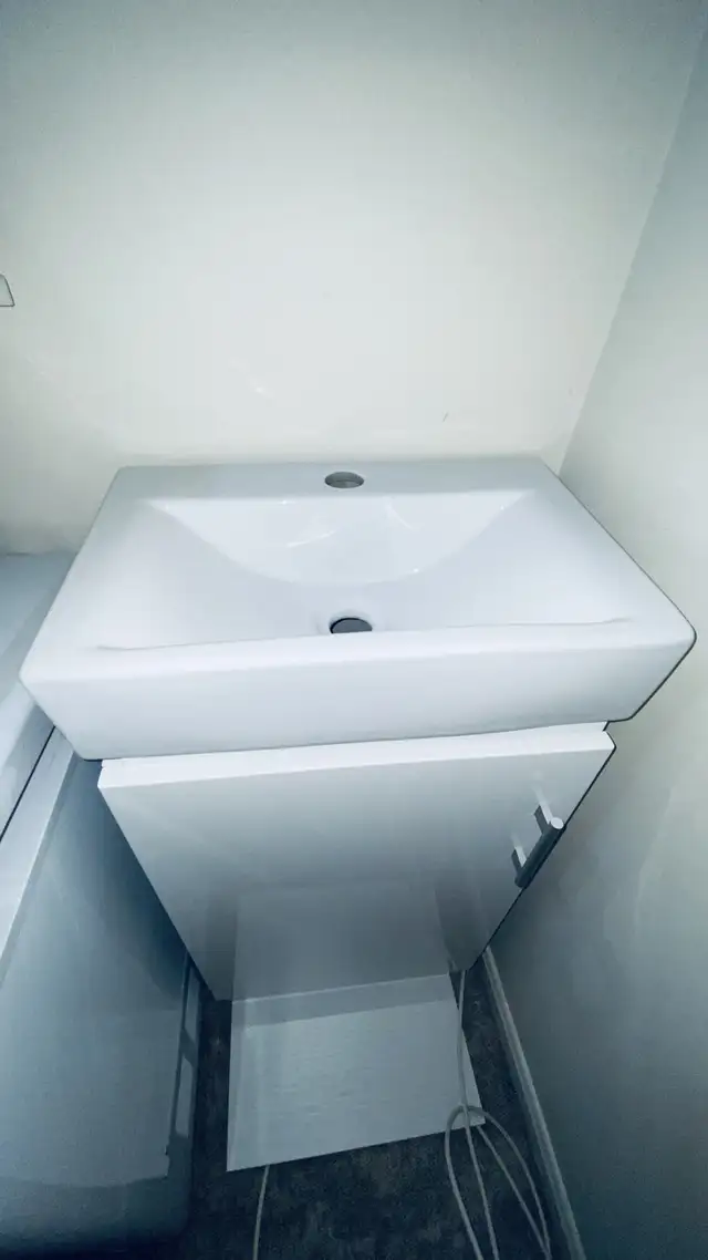 Brand New Bathroom sink/cabinet in Cabinets & Countertops in Markham / York Region - Image 2