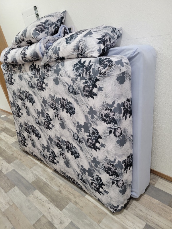 Double bed Beds & Mattresses Medicine Hat Kijiji