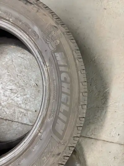 For sale a set of Michelin defender 225/65R17. Dot are from 2019. Good tread life still.