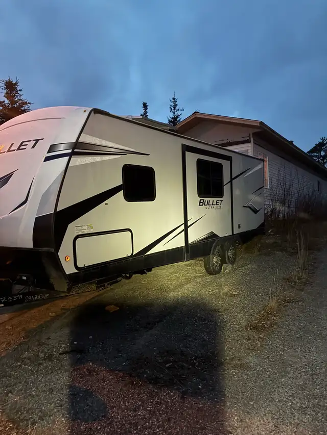 Travel trailer in Travel Trailers & Campers in Whitehorse - Image 3