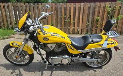 Low mileage Victory Hammer in Flame Yellow Tribal Tattoo paint scheme. 100 cubic inch, 6 speed. Fres...