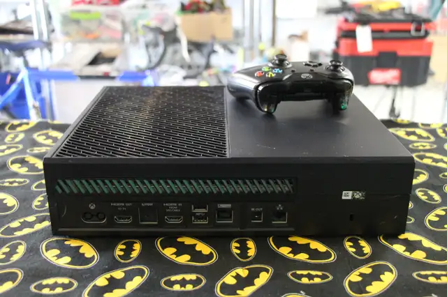 Xbox One Original  Bundle (#16867) in XBOX One in City of Halifax - Image 4