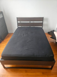 Lit double + matelas / Double bed + mattress