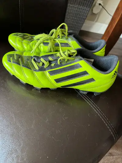 Mens Adidas soccer cleats -sz 8, View more
