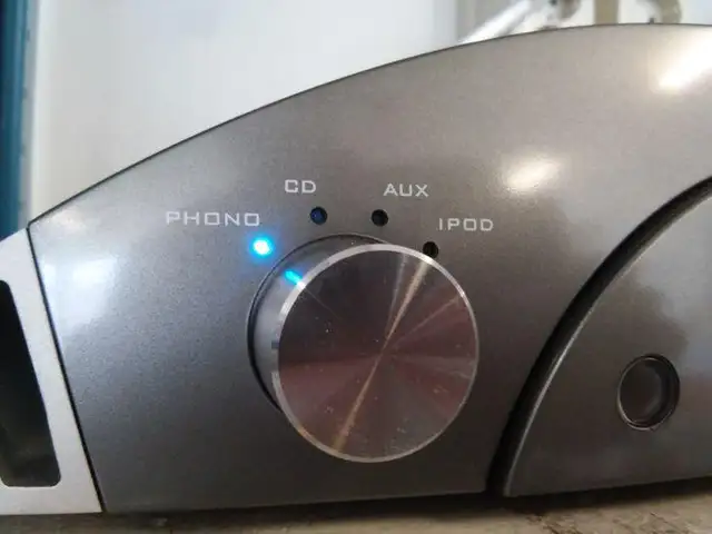 Lars & Ivan GDI-PA40T1S Hybrid Power Amplifier iPod Dock (Black) in Stereo Systems & Home Theatre in Mississauga / Peel Region - Image 5