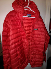 RED PATAGONIA DOWN JACKET WITH HOOD MENS SIZE XL LIKE NEW