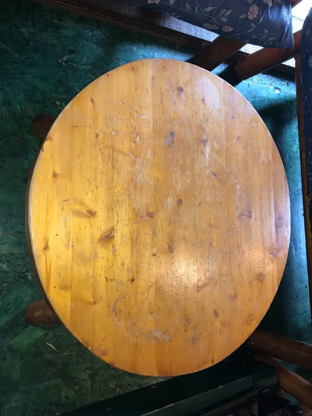 Canapé sofa+ table de salon en bois rond rustique in Chairs & Recliners in City of Montréal - Image 5