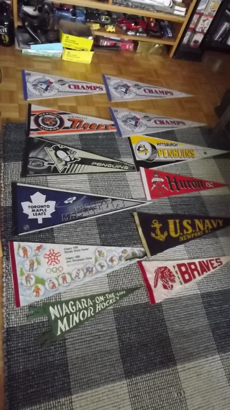 25VINTAGE SPORTS PENNANTS:MLB,NHL,NFL,CFL,OLYMPICS,MINOR HOCKEY in Arts & Collectibles in City of Toronto - Image 3