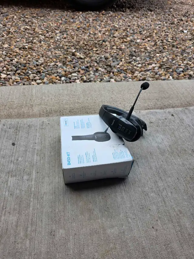parrot Bluetooth headset in Headphones in Medicine Hat - Image 6