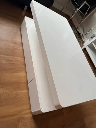 Great condition Elegant white Have blue mood light can glow in dark Price negotiable Pick up only