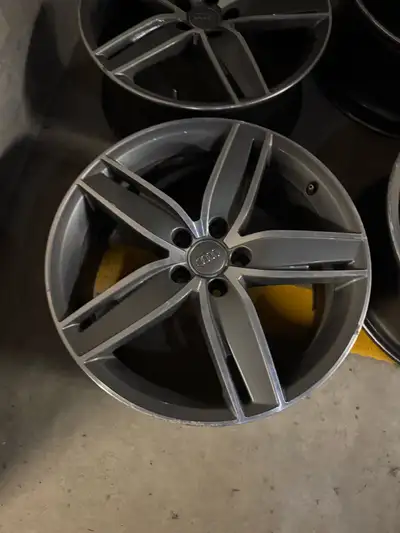 5x112mm 19 inch Original audi S3 Ref audi numéro voir photos Quelques curbrash(scratch) voir photos