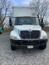 2008 International DT466 26 Foot high box with 3200 tailgate. 