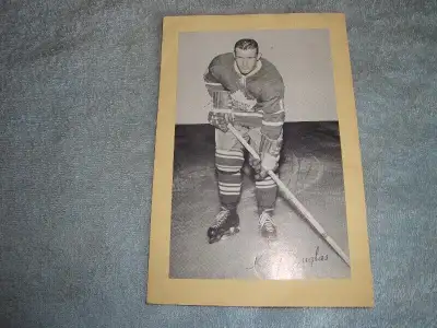 Era 1964/ 1966 I think. Total of 9 cards. Dave Keon and Carl Brewer are quite yellowed. Otherwise in...