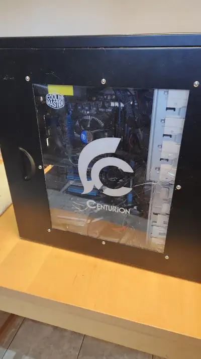 Case: CoolerMaster Centurion 5 (glass pane cracked and taped) Motherboard: ASUS PBZ877-V LK Motherbo...