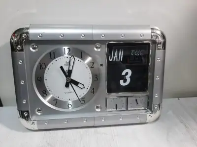 Add a touch of retro charm to your space with this Royal Pearl Quartz clock, featuring a unique flip...