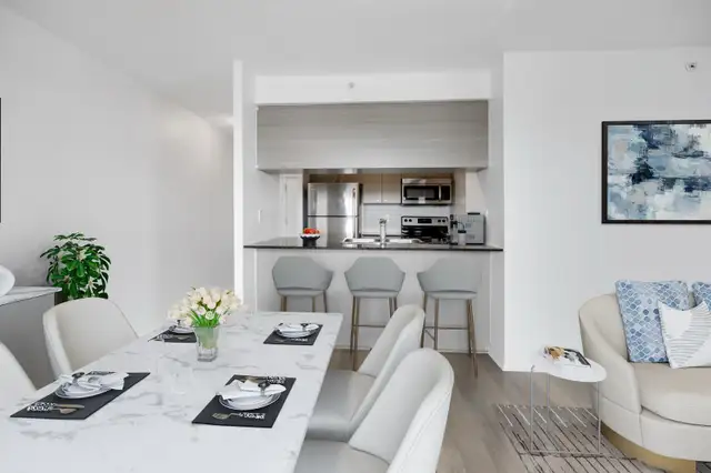FOR SALE - EXECUTIVE  CONDO UNIT IN NORTH YORK  + PARKING & LO in Condos for Sale in City of Toronto - Image 6