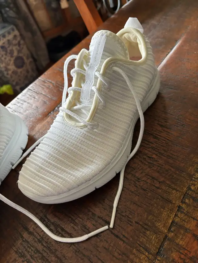 Skechers Sneakers running shoes in Men's Shoes in Kitchener / Waterloo - Image 6