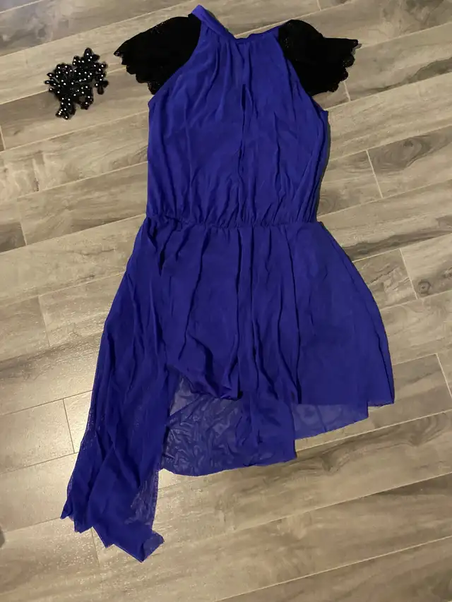 Adult small costumes in Kids & Youth in Cole Harbour - Image 2