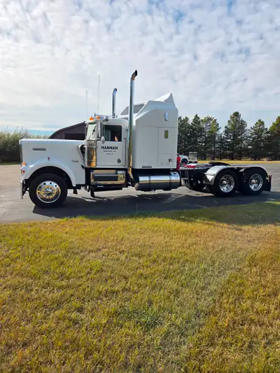 W900A long hood, KTA 19, 600hp, RTLO15618, 40,000 rears, 3.55 ratio, 270in wheel base, 24.5 aluminum...