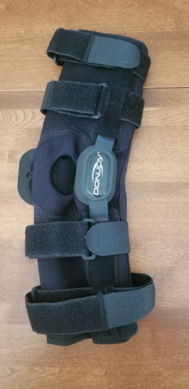 Donjoy Knee Brace Size x small $100