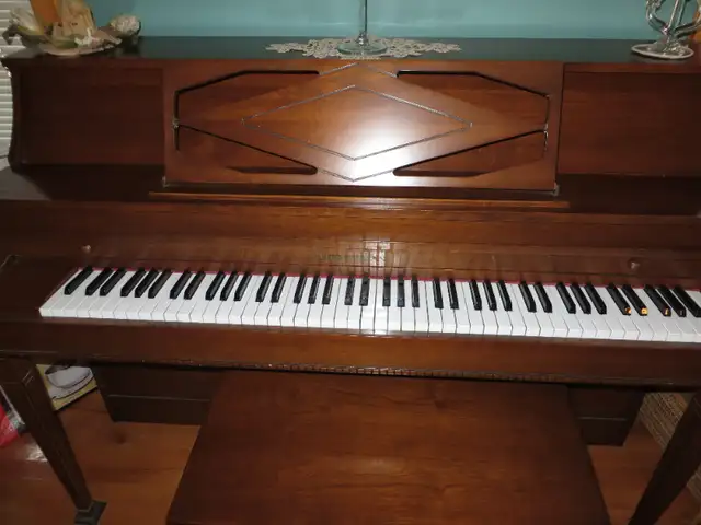 Piano to give away in Free Stuff in Bathurst - Image 3