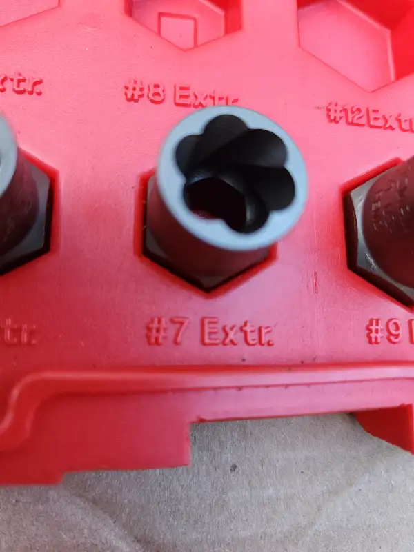 Craftsman Damaged Head Of The Bolt 5 Pc Extractor Set New in Hand Tools in Windsor Region - Image 6