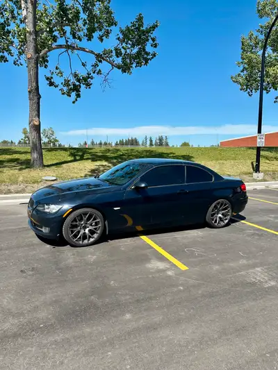 Selling my 2007 BMW 335i hardtop convertible with 102,355 km (and counting). Twin-turbo inline-6, au...