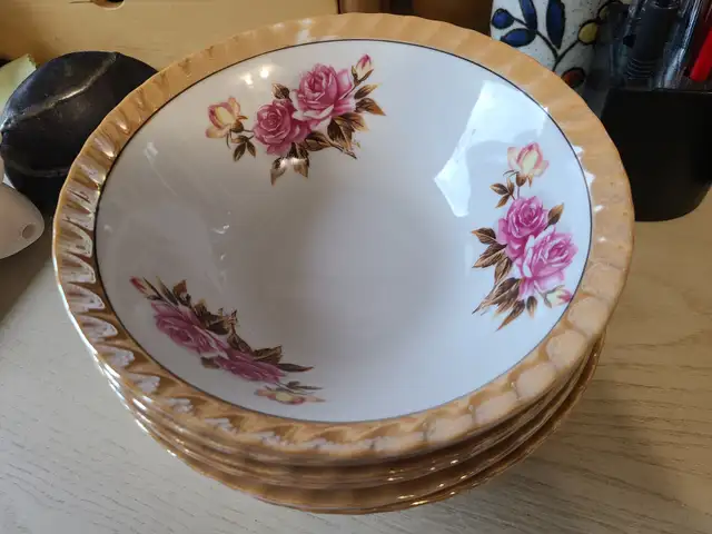 Set of 6 porcelain Japanese bowls