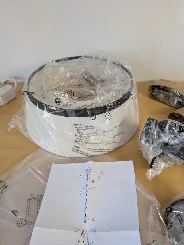 Modern 4-Light Farmhouse Chandelier - White Linen Fabric Pendant in Indoor Lighting & Fans in Mississauga / Peel Region - Image 6