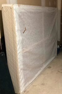 FREE QUEEN BED BOX SPRING