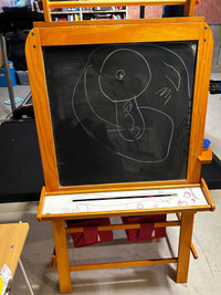 Chalkboard / whiteboard easel 