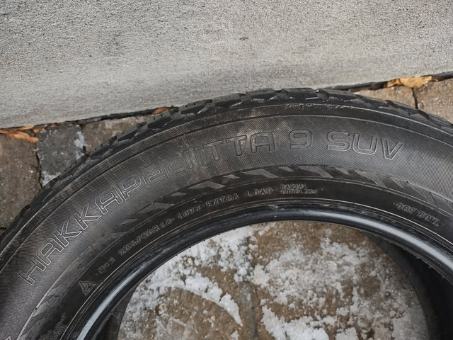 4 pneus hiver Nokian Hakkapeliitta 235-60R18 bon état in Other in Laval / North Shore - Image 8