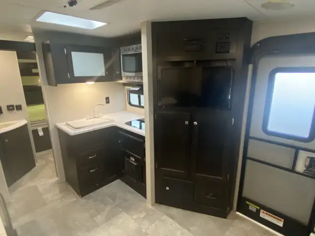 2018 Venture RV Sonic in Travel Trailers & Campers in Regina - Image 7