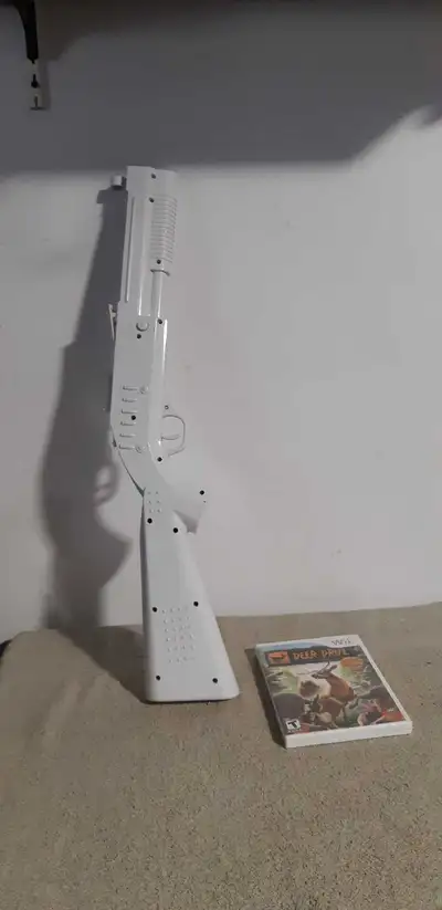 Nintendo Wii gun with game for sale $25