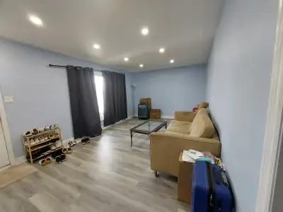 Accommodation available for one Girl Location: Weber st east, Kitchener Sharing a room with one girl...