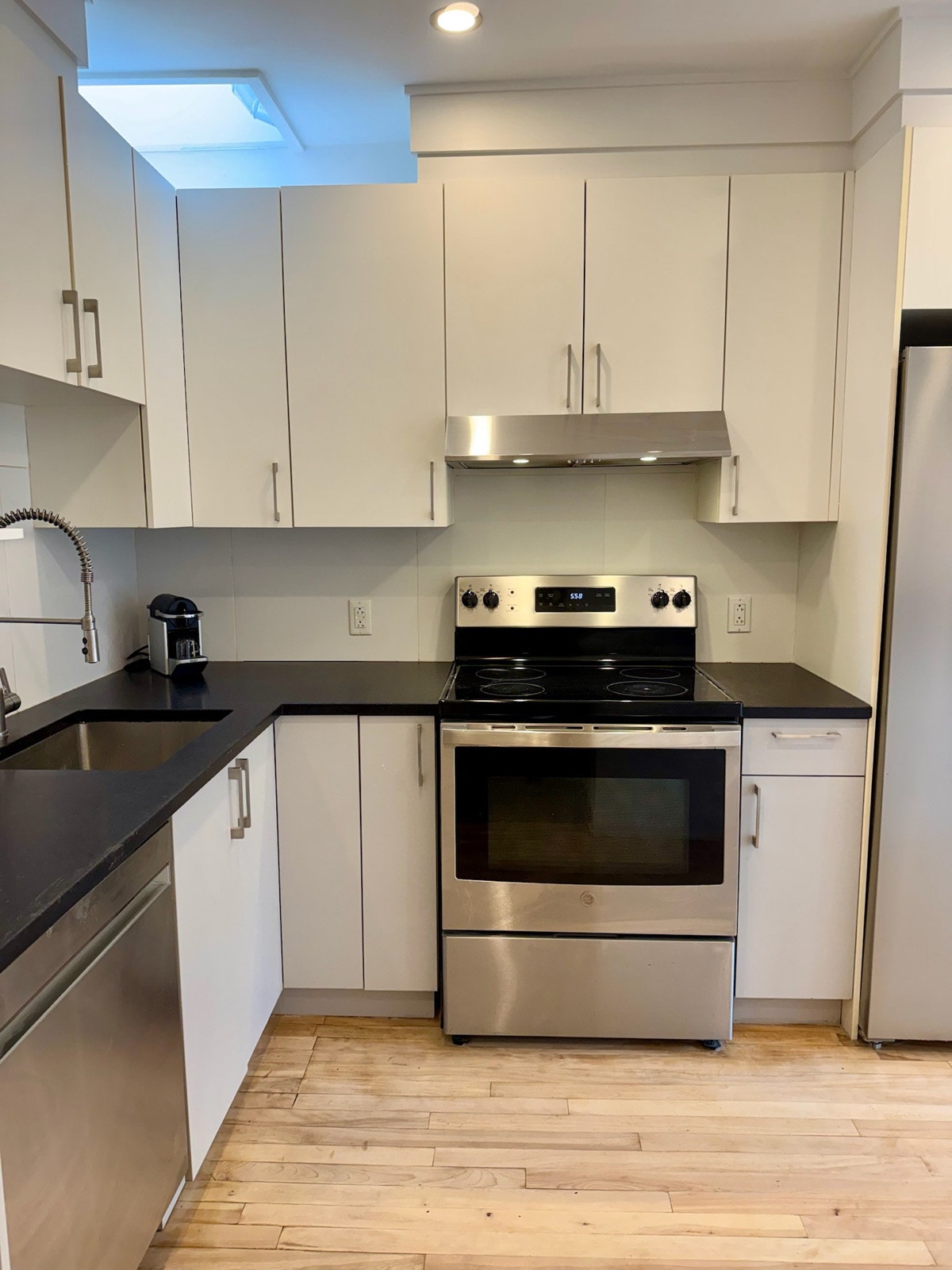 Magnifique appartement 3½ rénové – Métros Jean Talon et Fabre! — photo 3