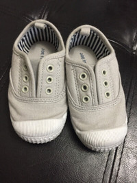 Size 7, boys or girls2 years old, sneakers