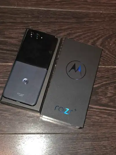 RAZR 50 Ultra 2024 (256gb) , View more