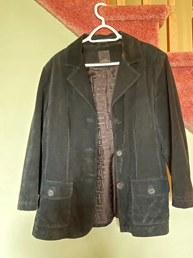 Beautiful classic Lady Hathaway suede jacket / coat -XXL in Women's - Tops & Outerwear in Kingston - Image 2
