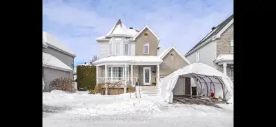 Magnifique propriété située au coeur de Laval, à proximité de Costco, du Carrefour Laval, de l'autor...