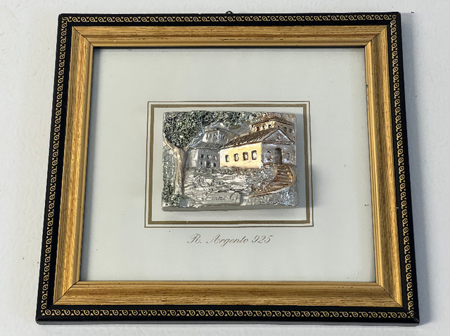 Framed bas-relief sculpture HOUSE SILVER 92.5 22"X20" VINT dans Art et objets de collection  à Longueuil/Rive Sud