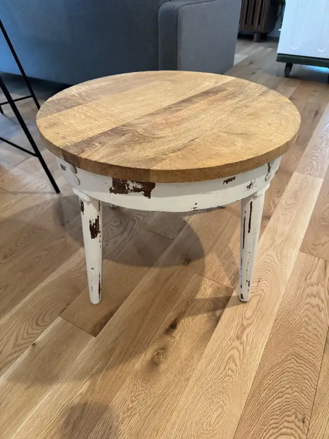 Round Rustic Coffee Table in Coffee Tables in Ottawa - Image 4