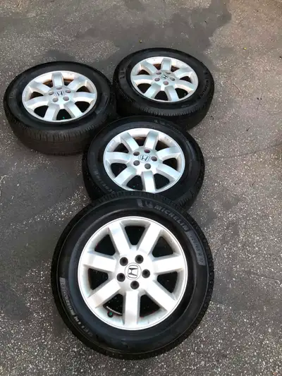 I am selling Honda CR-V set of four 4 New Michelin (Defender2) all season tires ( filled with Nitrog...