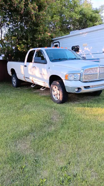 2005 dodge 3500 5.9 Cummins 6sp transmission, long box 4wd, lots of miles but still runs awesome, mi...