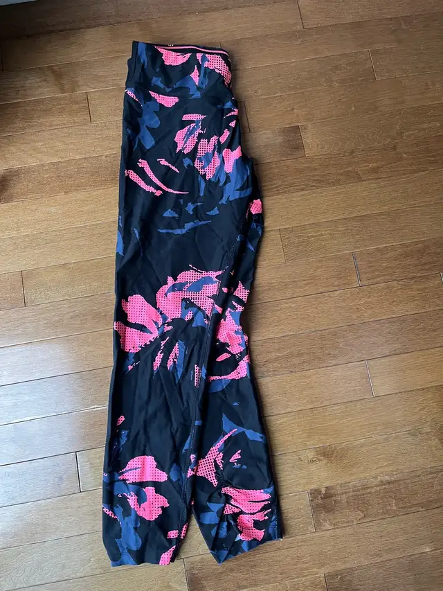 CALVIN KLEIN performance wick women's running workout l in Women's - Bottoms in Ottawa - Image 2