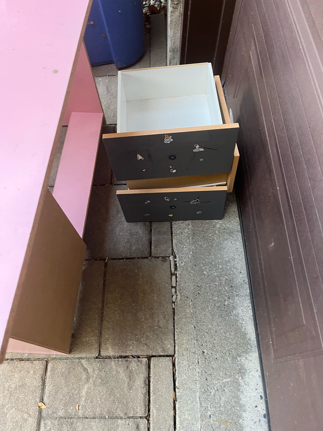 bureau pou chambre d’ nfant dans Rangement et organisation  à Laval/Rive Nord - Image 2
