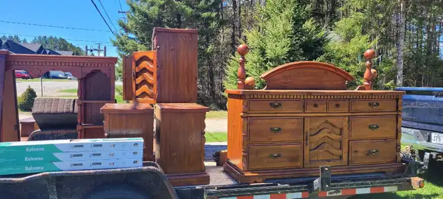 Ensemble de chambre à coucher Antique in Dressers & Wardrobes in Lanaudière - Image 2