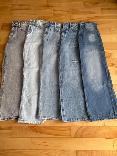 Très beau lot de jeans grandeur, 12 ans, presque pas porté comme neuf.